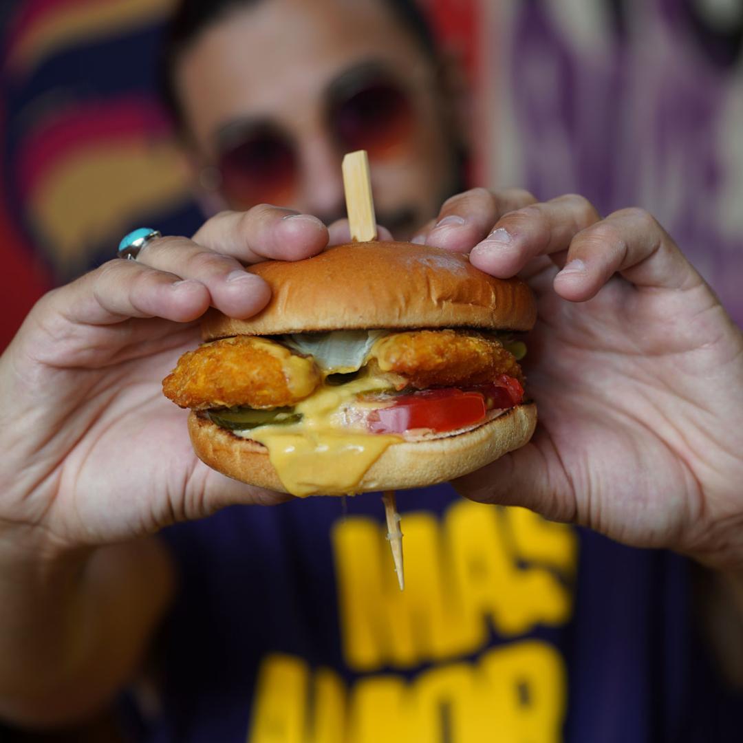 Un burger à savourer à Canaille Hab en bord de loire à Nantes 