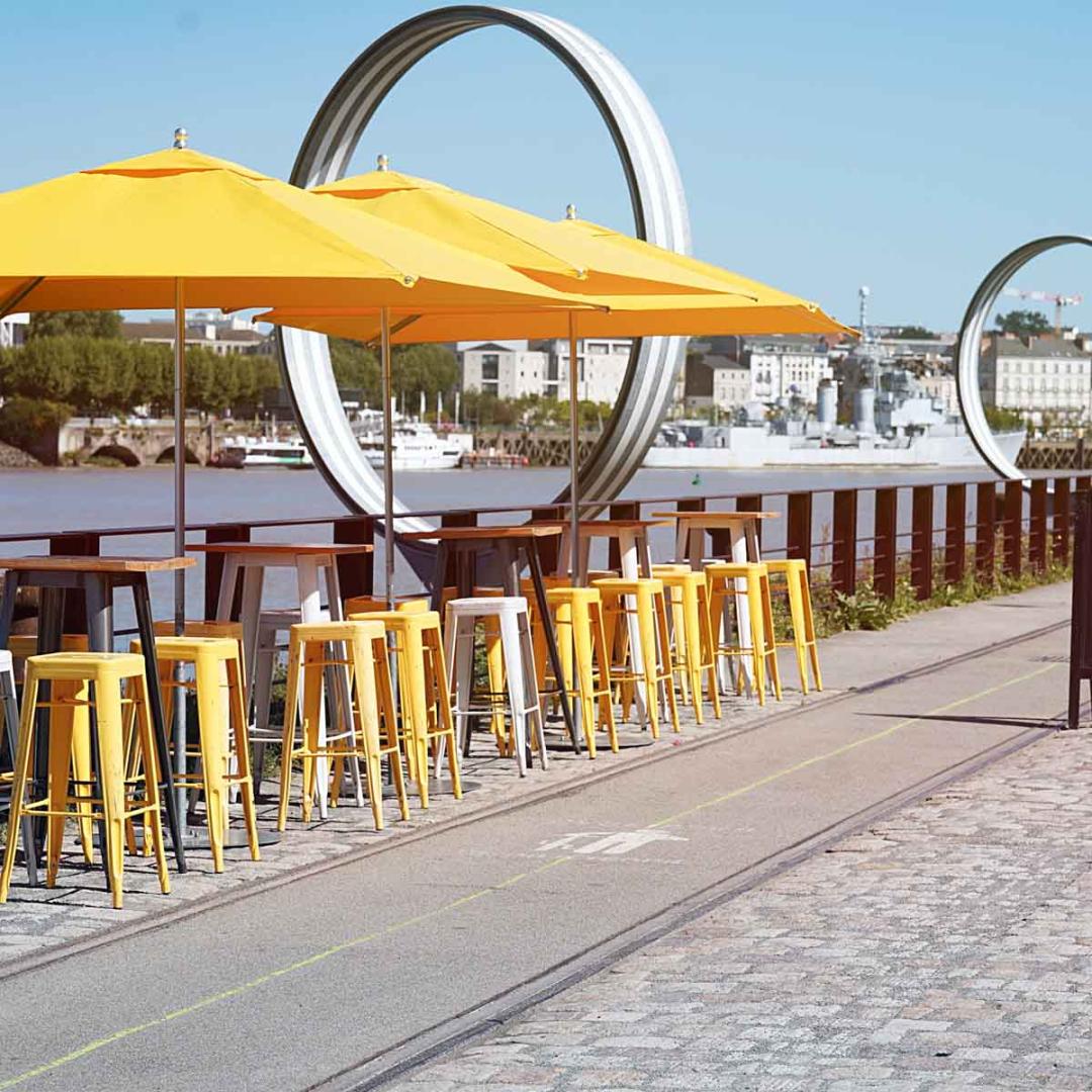 Terrasse du bar restaurant Canaille Hab en bord de loire à Nantes 